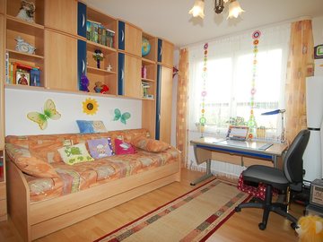 Kinderzimmer mit Laminat