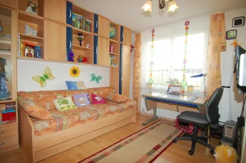 Kinderzimmer mit Laminat