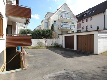 Innenhof & Garage