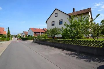 Hausansicht West & Umgebung