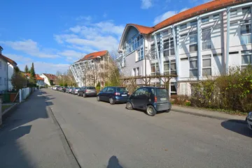 Haus & Straße nach Westen