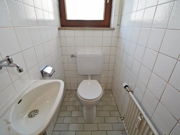 separates WC mit Fenster