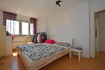 Schlafzimmer mit Laminat