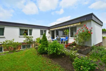 Bungalow mit Garten & Terrasse