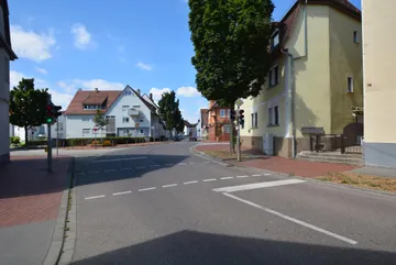 Haus & Straße nach Westen