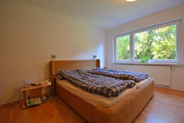 Schlafzimmer mit Laminat