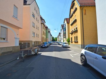 Haus & Straße nach Westen