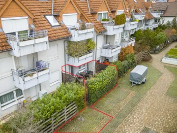 Terrasse & Kfz-Stellplatz