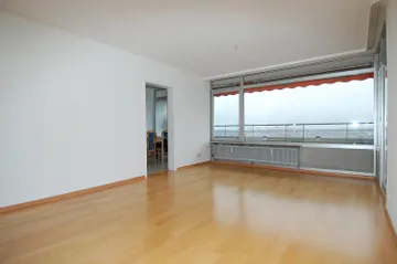 Wohnzimmer mit Panoramafenster