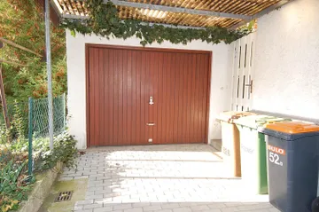 Garage mit Pergola