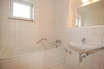 TL-Bad mit Wanne