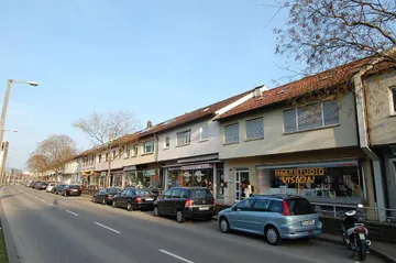 Hausansicht und Straße