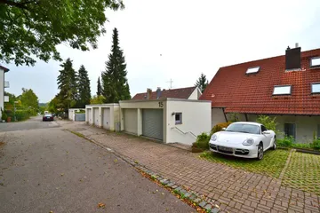 Haus & Straße nach Osten