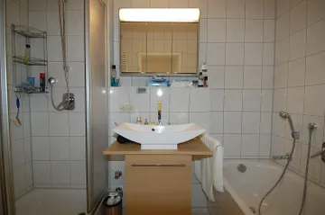 schickes Badezimmer