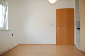 Schlafzimmer mit Kleiderschrank