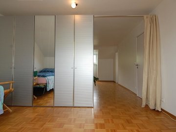 Raumteiler-Einbauschrank
