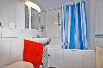 Bad mit Wanne