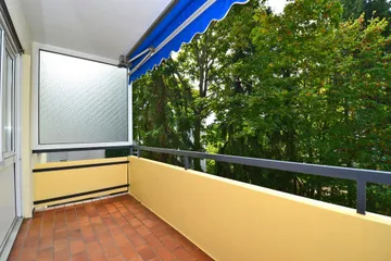 überdachter Balkon