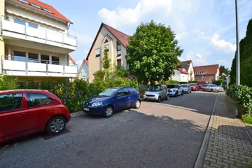 Haus & Straße nach Osten