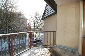 überdachter Balkon