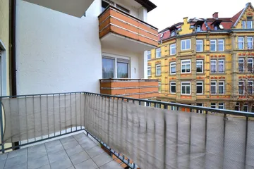 4,5 m² überdachter West-Balkon