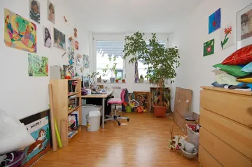 Arbeits- oder Kinderzimmer