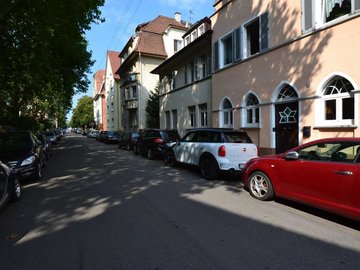 Haus & Straße, links