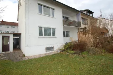 Hausansicht Balkon + Terrasse