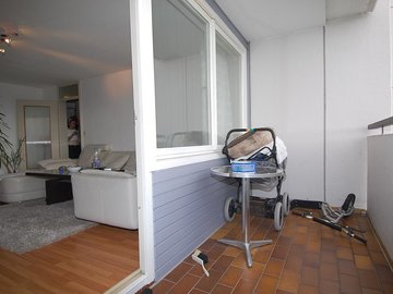 Balkon u. Wohnzimmer