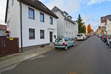 Haus & Straße nach Westen