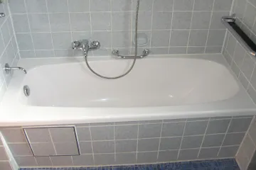 Bad mit Badewanne