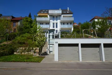 Süd-Hausansicht & Garagen