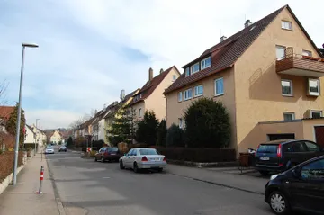 Hausansicht + Umgebung