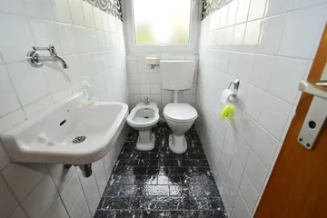 separates WC mit Bidet