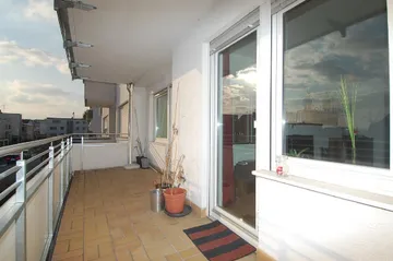 Balkon und Zugang Wohnzimmer