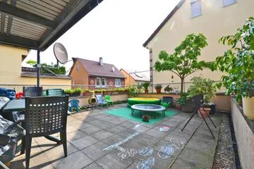 teilüberdachte Terrasse