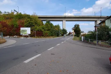 Straße zum Viadukt