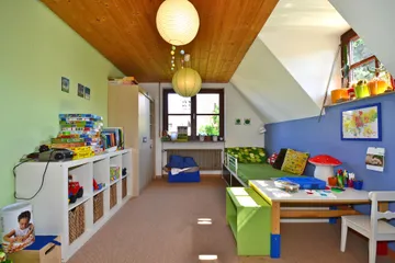 Kinderzimmer mit Teppich