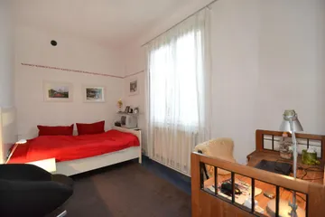 Eins von zwei Kinderzimmern
