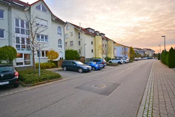 Haus & Straße nach Westen