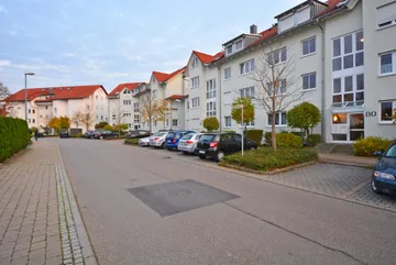 Haus & Straße nach Osten