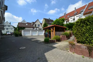 Einzel-GA links + Stpl. rechts