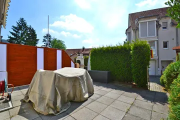 mit Zugang zur Straße