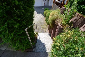 und zum Stellplatz