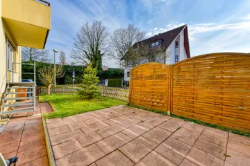 Terrasse & Garten nach Süden