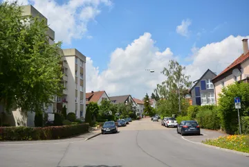 Haus Ost Straße nach oben