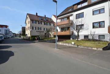 Haus & Straße nach Westen