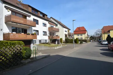 Haus & Straße nach Osten