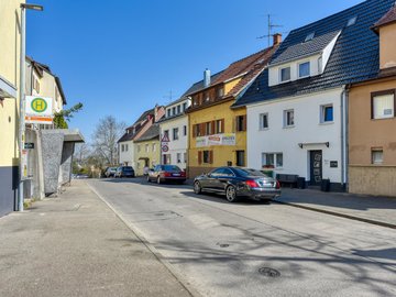 Haus & Straße v. Westen