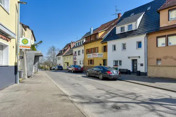 Haus & Straße v. Westen